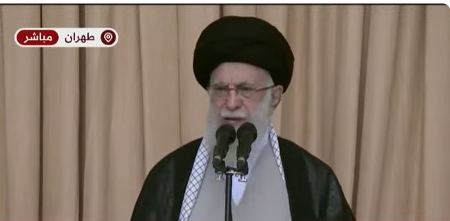 خامنئي يحذر أميركا من “صفعة إيرانية”
