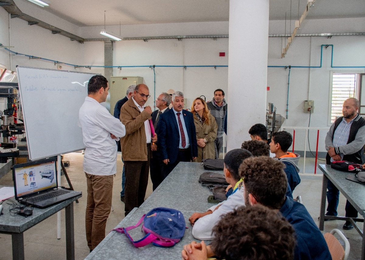 جلسة عمل عاجلة حول مراكز التكوين المهني