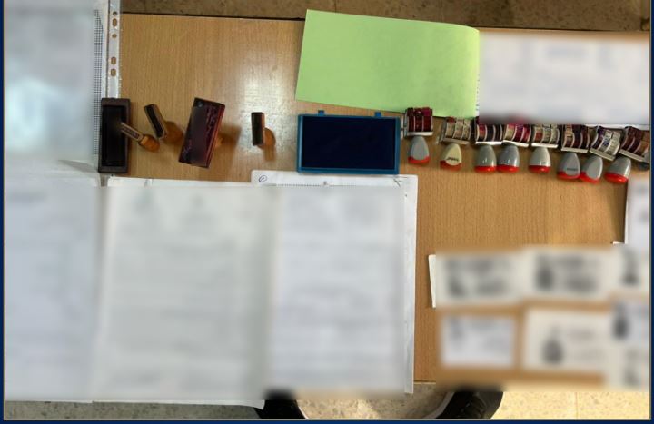 المرسى/ عقود وأختام بالجملة في منزل موظف معزول!