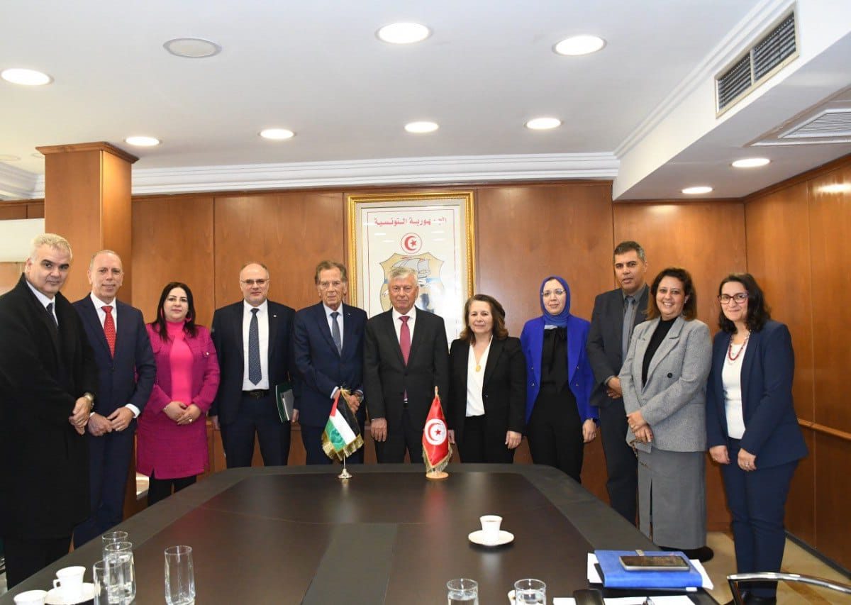 لأول مرة/ وزير الصناعة الفلسطيني في تونس