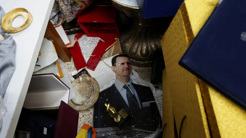 حبوب اكتئاب على مكتب الأسد بقصر دمشق