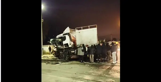 بين قفصة وقابس/ خروج شاحنة ثقيلة عن مسارها (فيديو)