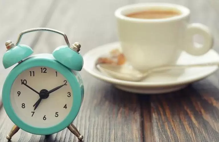 يقلل خطر الوفاة.. أفضل وقت لشرب أول كوب قهوة