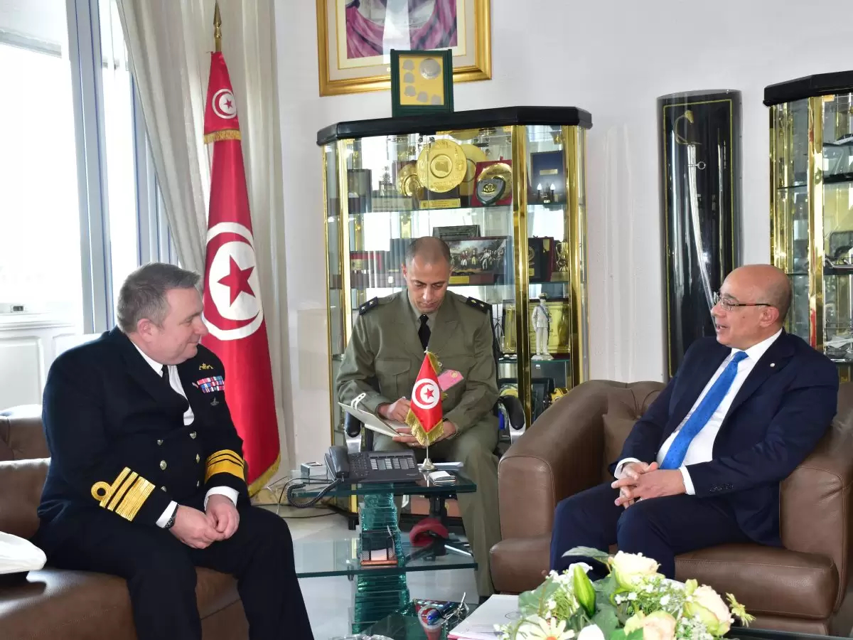 وزير الدفاع يلتقي مستشارا ساميا بالدفاع البريطانية