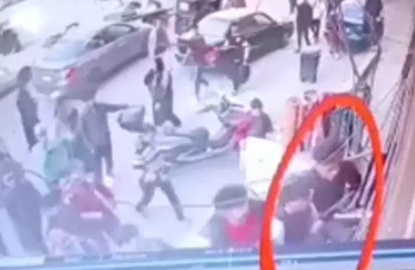 مصر/ 20 شابا يعتدون على فتاة (فيديو)