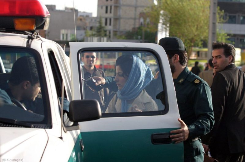 إيران تلغي شرطة الآداب
