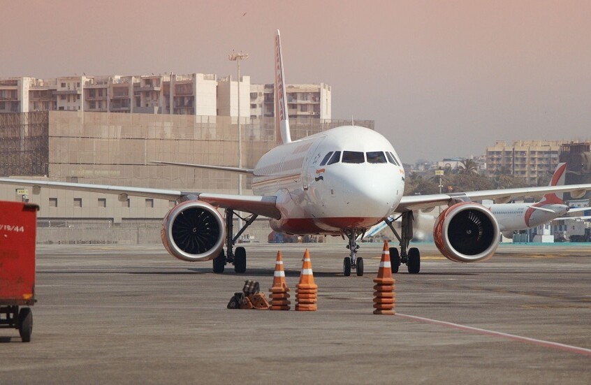هبوط إضطراري لطائرة بسبب دورات المياه