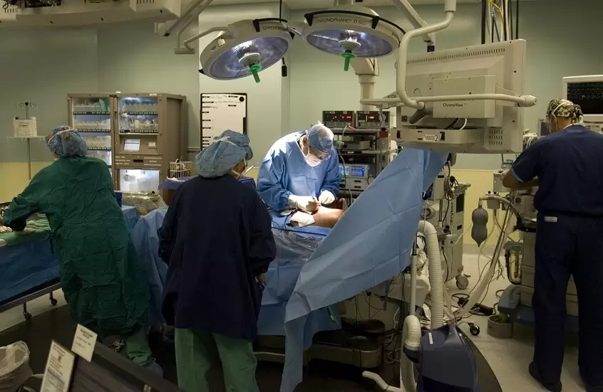 مصر/ اخراج 3 بطاريات من معدة مريض (صور)