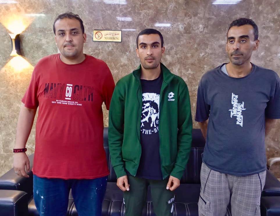 ليبيا تتسلم 3 مواطنين أفرجت عنهم تونس