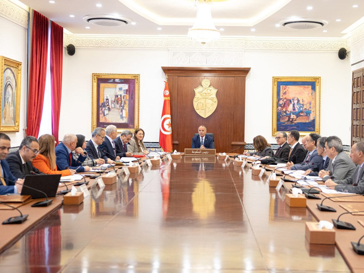 مجلس وزاري يتّخذ جملة من الاجراءات لقطاع زيت الزيتون