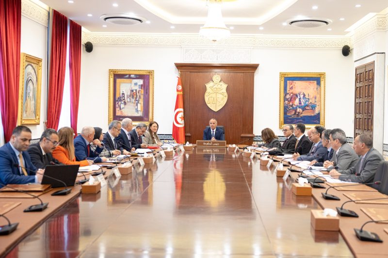 مجلس وزاري ق يتّخذ جملة من الاجراءات لقطاع زيت الزيتون