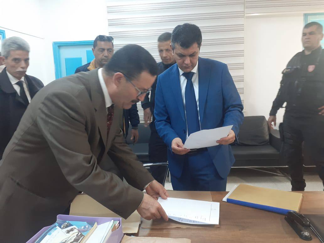 والي القصرين يُحيل ملف بطاقات العلاج إلى النيابة العمومية
