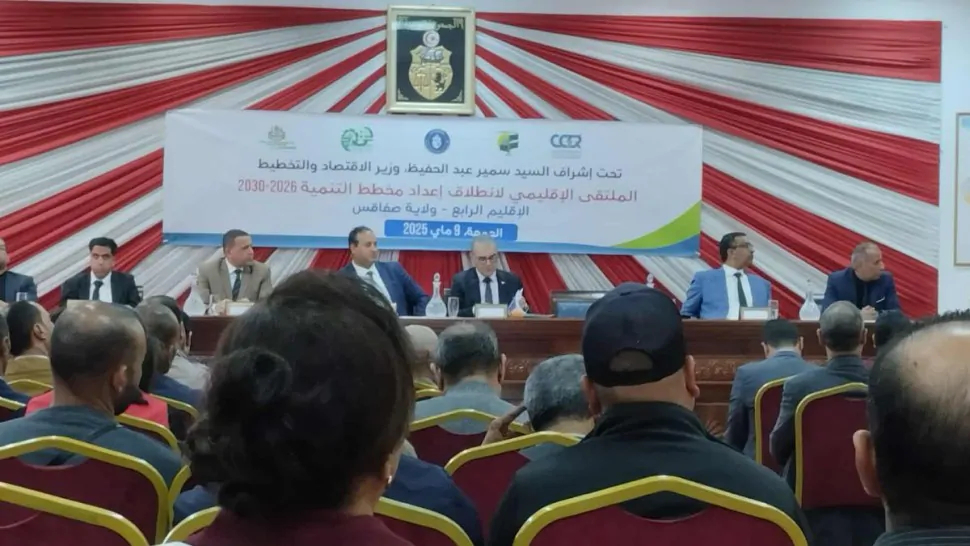 وزير الاقتصاد يقدم الخطوط العريضة لمخطط التنمية 26/30