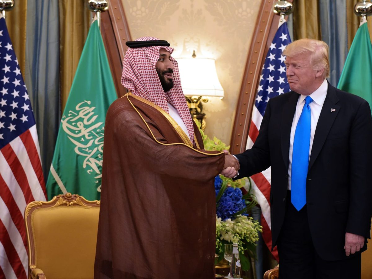 أمريكا والسعودية توقّعان صفقة أسلحة وصفت بـ”الأكبر في التاريخ”