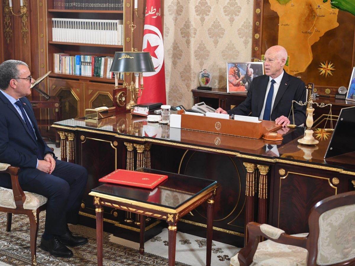 الرئيس يسدي تعليماته بالإنصات إلى تصوّرات ممثلي مجالس الأقاليم