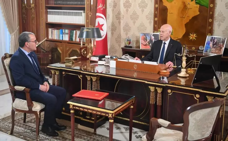 الرئيس يسدي تعليماته بالإنصات إل ى تصوّرات ممثلي مجالس الأقاليم