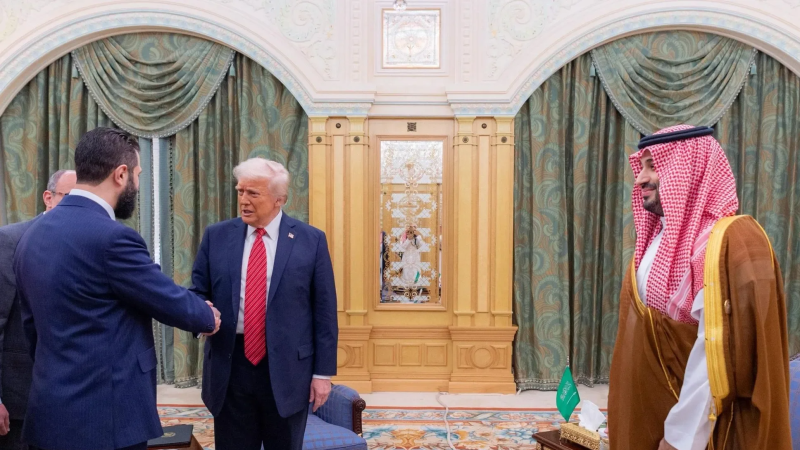 ترامب عن الشرع: “عظيم وجذاب ..قوي البنية ومقاتل”