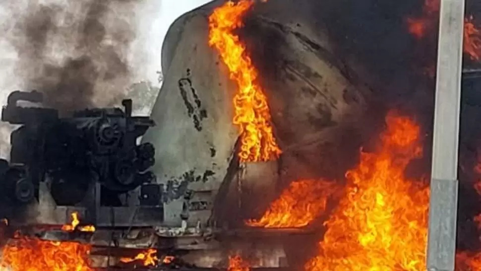 مدنين/ اندلاع حريق بشاحنة ليبية