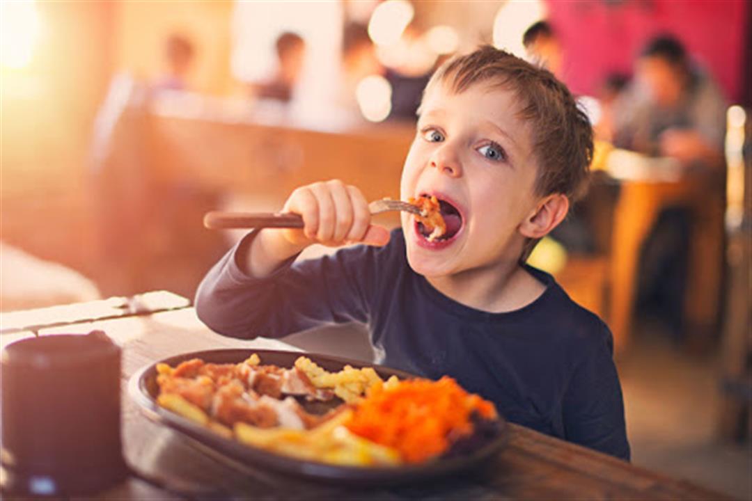 ضوابط تناول الأطفال للحوم في عيد الأضحى