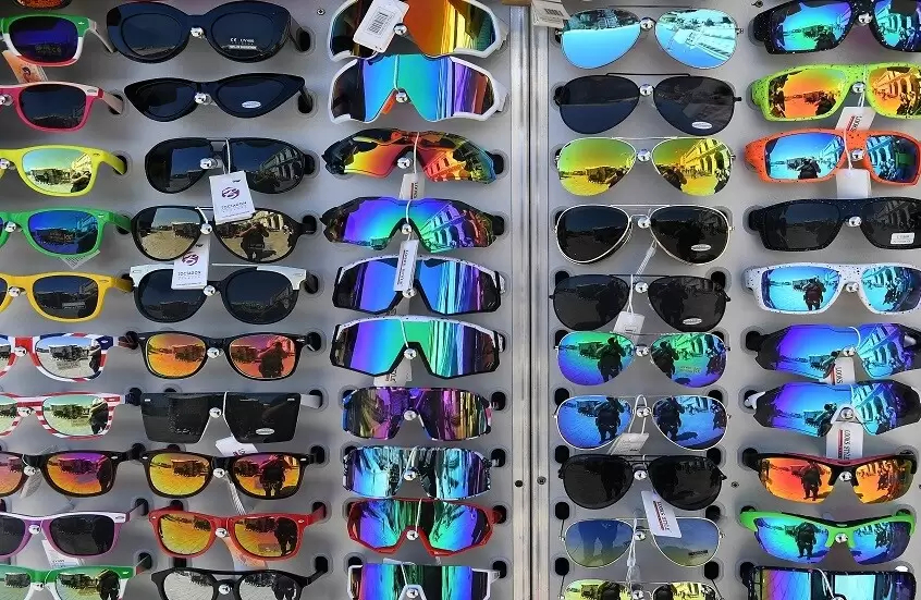 طبيب يشرح الفروقات عند اختيار النظارات الشمسية