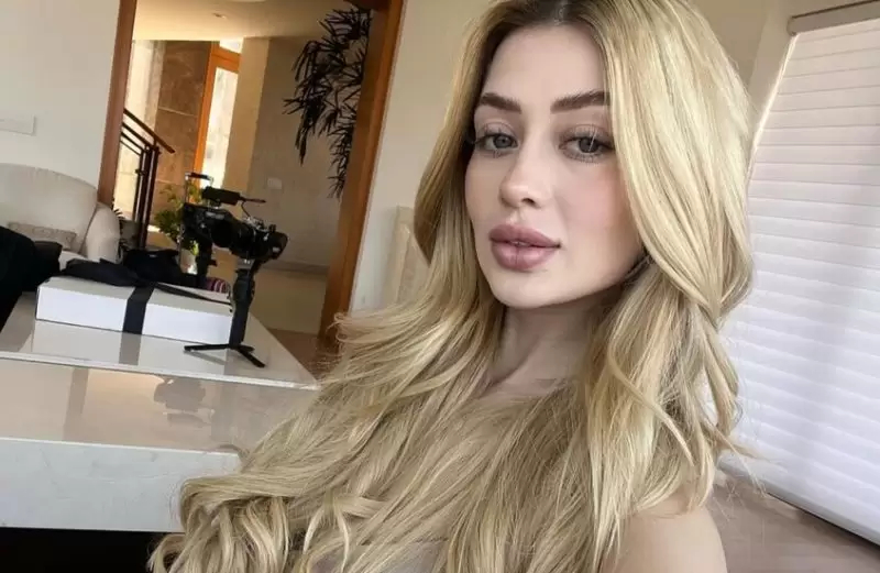 قتل مؤثرة على تيك توك على المباشر أمام متابعيها