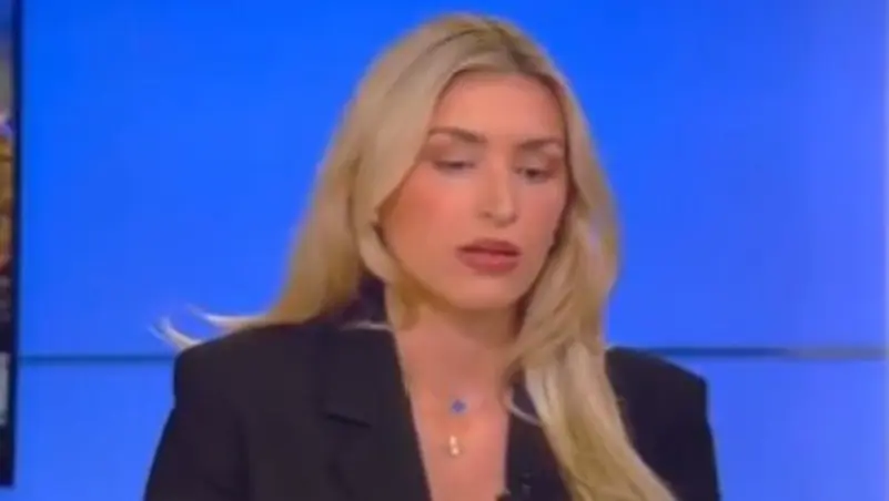 محللة تفقد الوعي مباشرة على الهواء (فيديو)