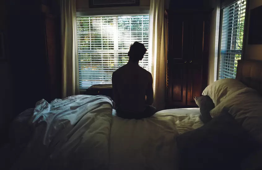 هل تستيقظ قبل المنبه؟.. قد يكون تحذيرا جسديا من خطر خفي!