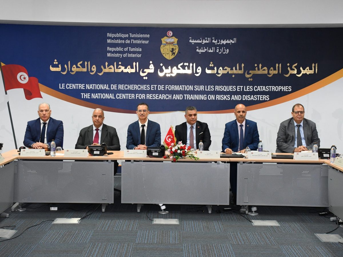 وزير الداخلية يدعو لتنسيق الجهود للتوقي من الحرائق