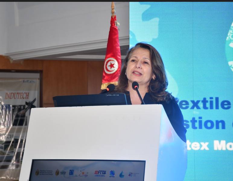وزيرة الصناعة تدعو لحسن التصرف في المياه في قطاع النسيج