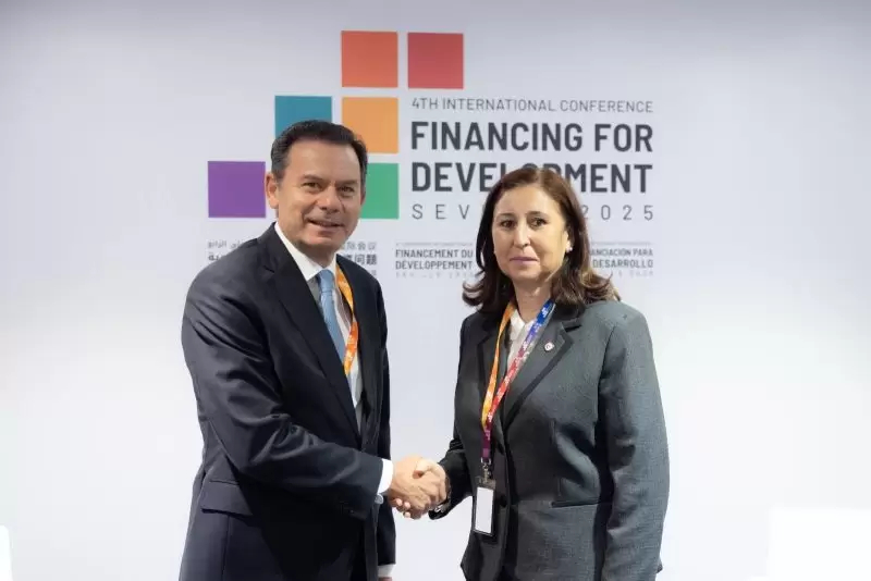 الزنزري تجتمع بنظيرها البرتغالي