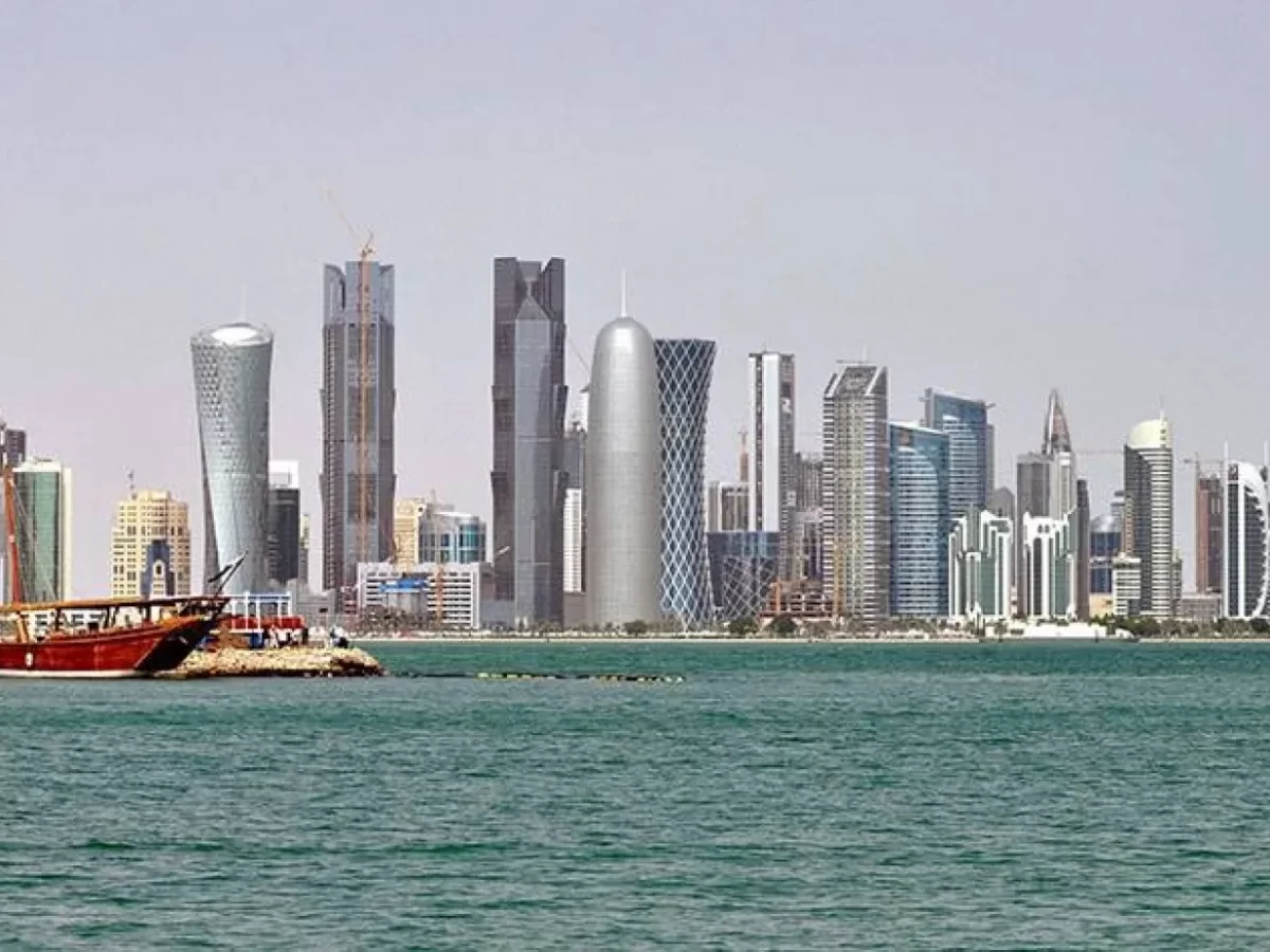 إيران تستهدف قواعد أمريكية في قطر والعراق
