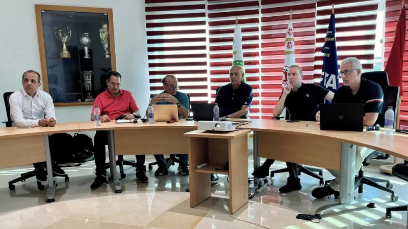 المستشار الفني للفيفا يجتمع بممثلي جامعة كرة القدم