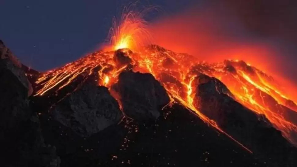 بالي/ ثوران بركان وإلغاء رحلات جوية