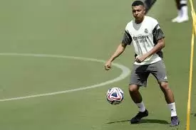 مبابي يستأنف التدريبات مع الفريق الملكي