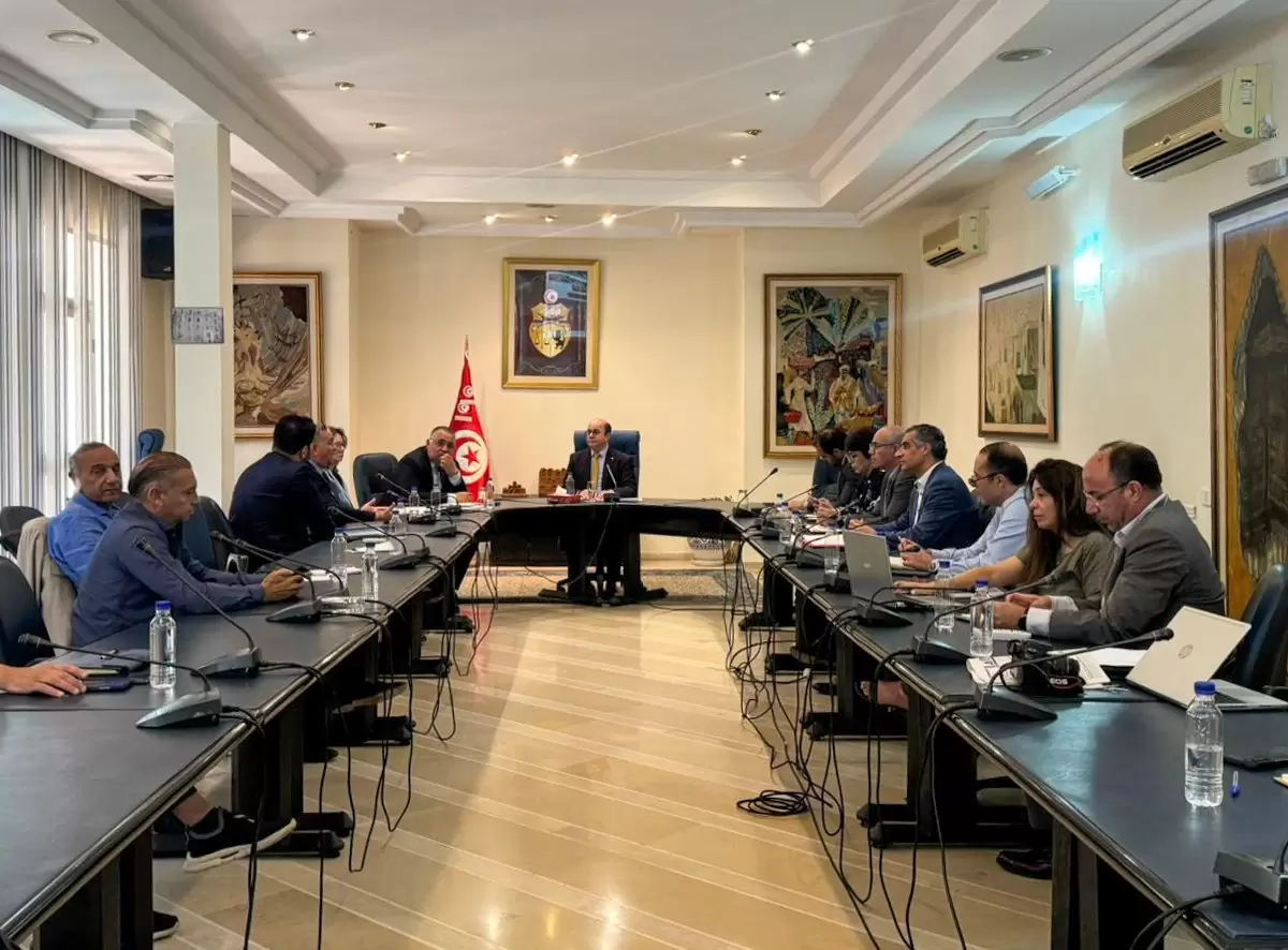 وزير السياحة يدعو لتوفير أسعار تفاضلية للمواطنين التونسيين