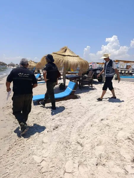 مخالفات اقتصادية وصحية بشاطئ 