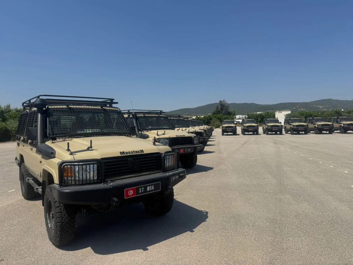 100 عربة رباعية الدفع هدية من فرنسا للجيش التونسي