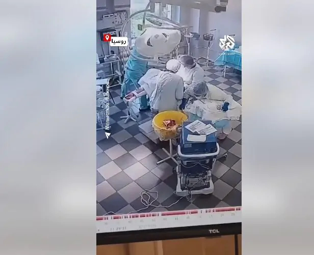 فيديو/ أطباء روس يواصلون إجراء عملية جراحية أثناء الزلزال
