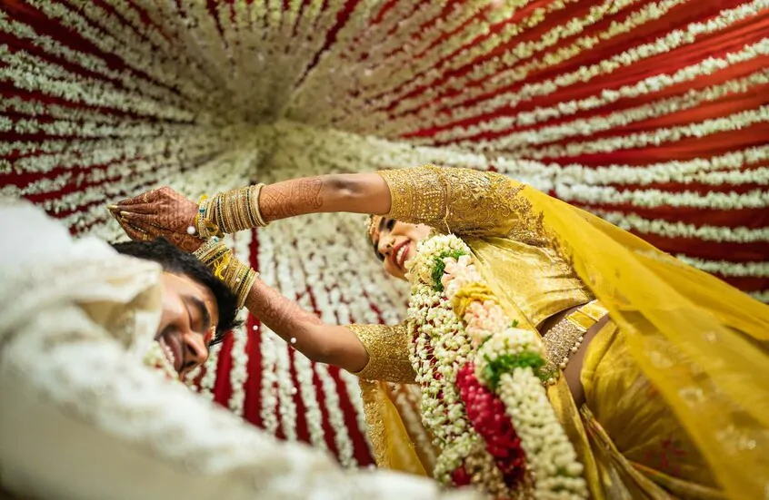 بعد ترتيبه لزواجها من ابنه.. أب يختطف العروس لنفسه!