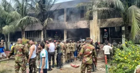 بنغلاديش.. قتلى وجرحى إثر سقوط طائرة تدريب في حرم كلية (فيديو+ صور)