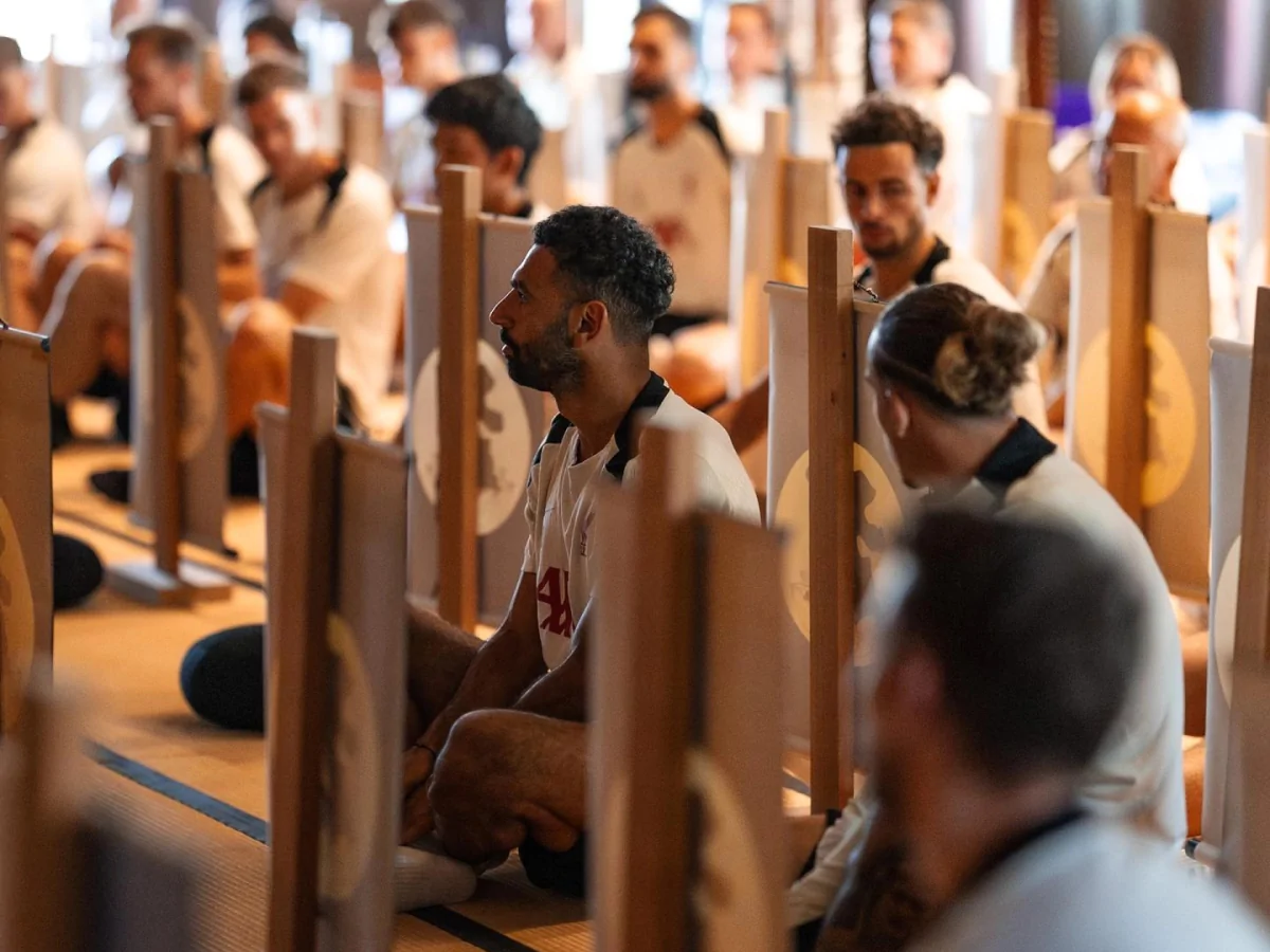 محمد صلاح في معبد بوذي.. زيارة تثير جدلا في مصر (صور)