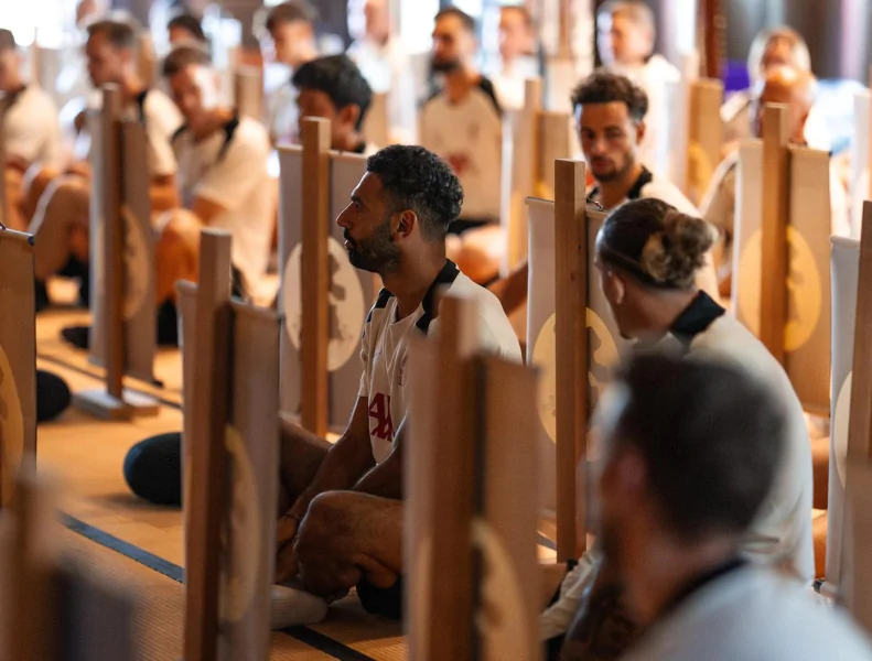 محمد صلاح في معبد بوذي