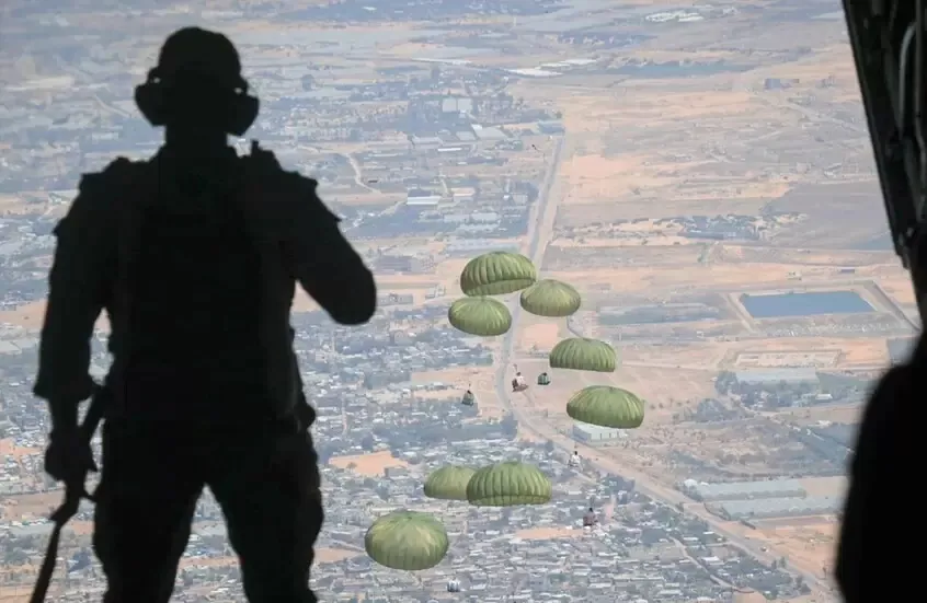 بريطانيا تخطط لإنزال مساعدات جوا لقطاع غـ.زة