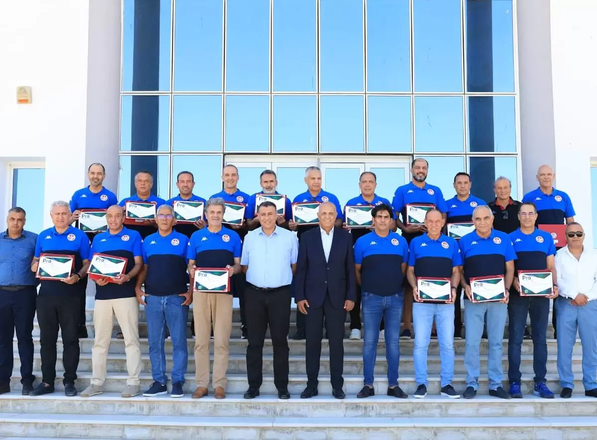 تسليم شهادة الـCAF PRO لخريجي الدورة الـ1 (صور)