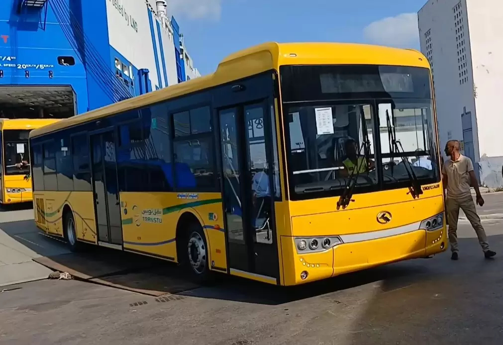 وصول الدفعة الثانية والأخيرة من الحافلات الجديدة (فيديو)