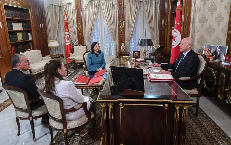 سعيّد يجتمع بأعضاء من الحكومة حول مشروع قانون المالية للسنة القادمة