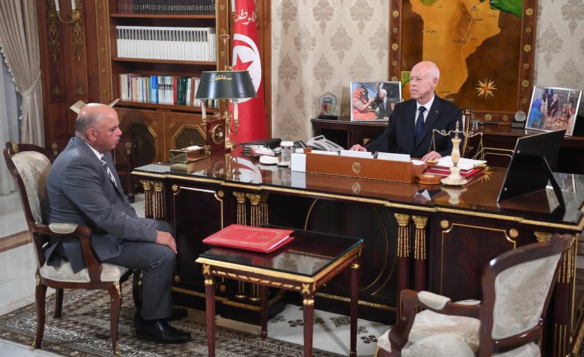 سعيّد يدعو للتسريع بشحن حافلات من الخارج