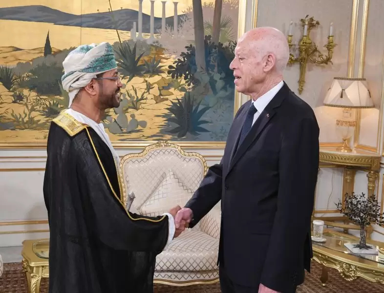 سعيّد يستقبل وزير خارجية عُمان