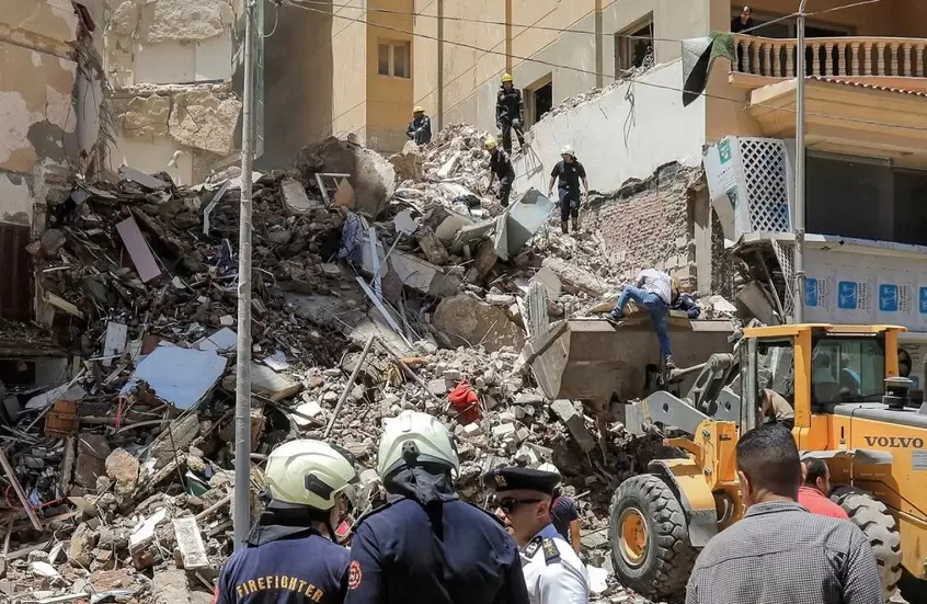 مصر/ ضحايا في انهيار عقارين في ساعة واحدة