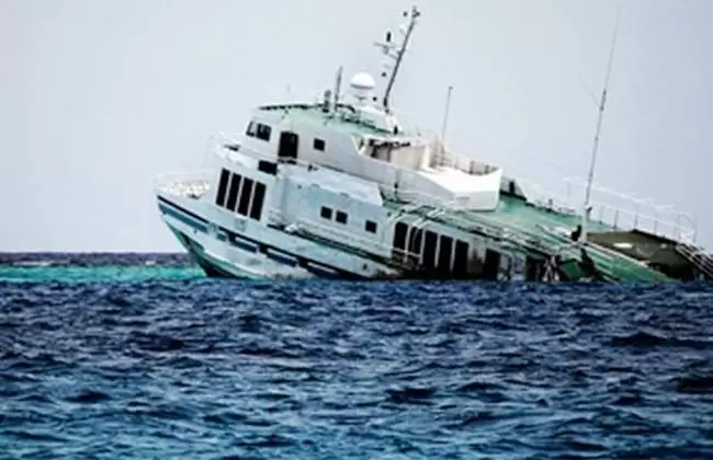 فقدان 61 شخصا إثر غرق عبارة قبالة جزيرة بالي